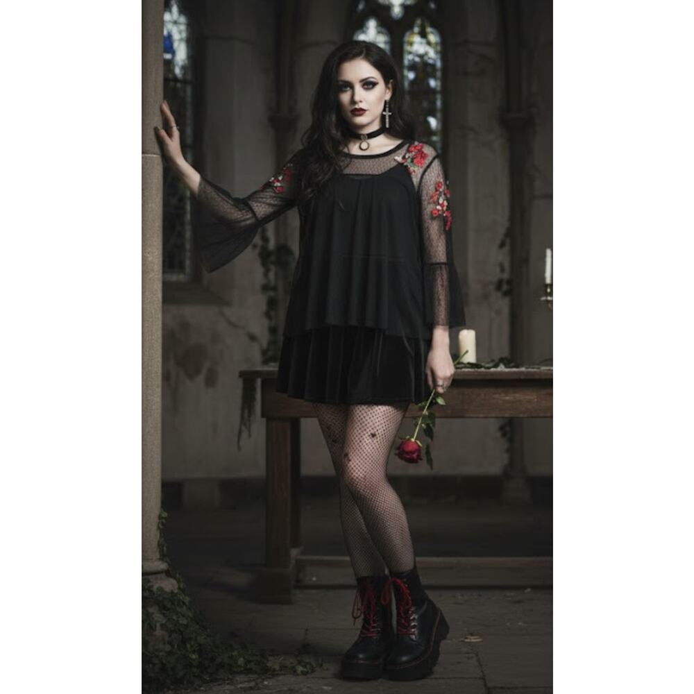 Torrid Black Lace Top Gothic Romantic Red Floral Embroidery Size 1 1X